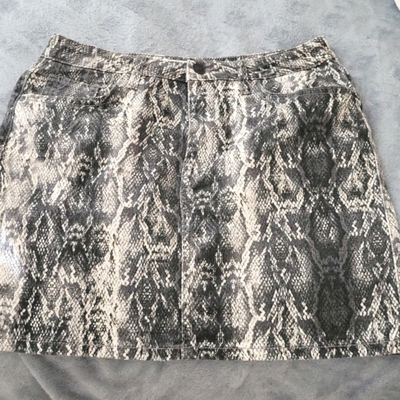 Zara Denim Snakeskin Pattern Jean Skirt - Picture 6 of 8